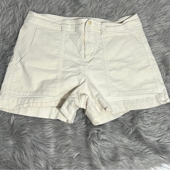 A NEW DAY TWO SHORTS WHITE AND BEIGE SIZE14 - Picture 1 of 7